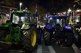 Τρακτέρ καλοκαιριάτικα στη Λάρισα - Σύσκεψη στην Περιφέρεια για την ευλογιά